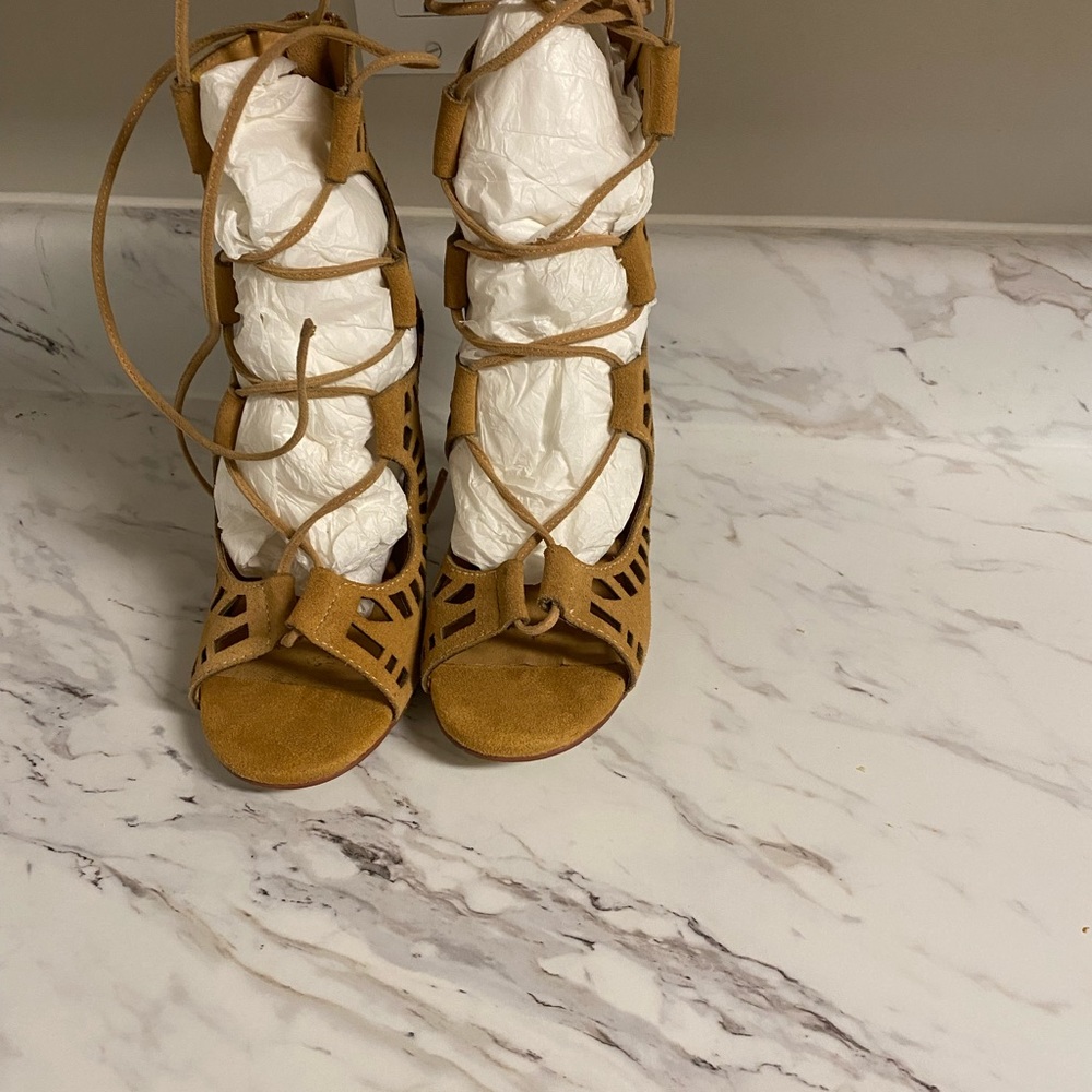 NWOT Tan colored suede string up heels
